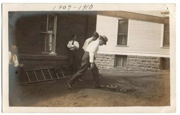 horse shoes 1909.jpg