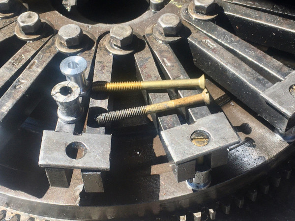 New vs old spool and screw