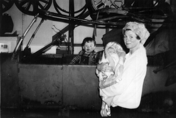 peter & mum 1923 ford.jpg