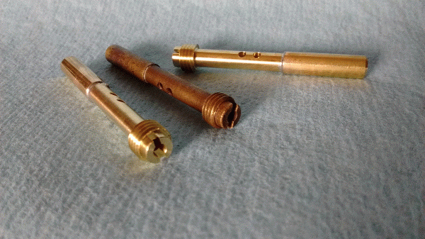 new vs old Stromberg OF idle jet picture2.gif