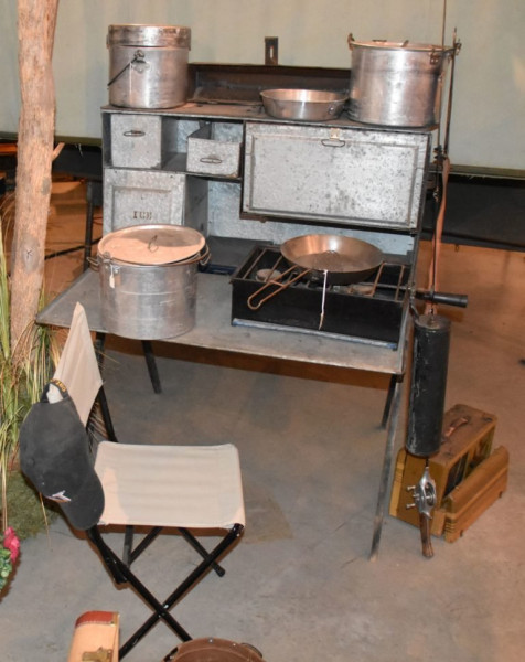 1932-Gilkie-Kamp-King-Tent-Trailer-Kitchen-RV-MH-Museum-Elkhart-IN-2018-06-04-768x968.jpg