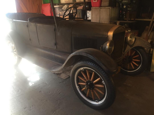 Here she is finally sitting on four inflated tires (two are new).