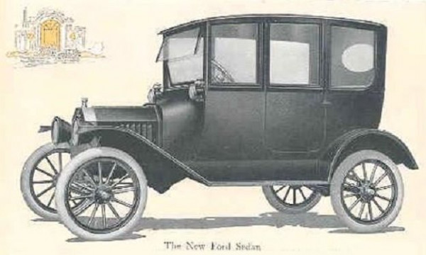 1916-model-t-ford-center-door-sedan.jpg