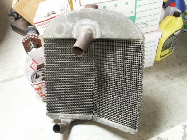 v radiator t b.JPG