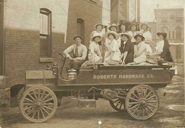 Roberts hardware.JPG