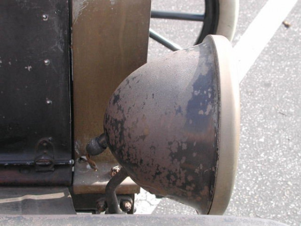 1915 lamp.jpg