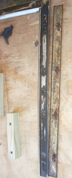 Rear side window trim.JPG