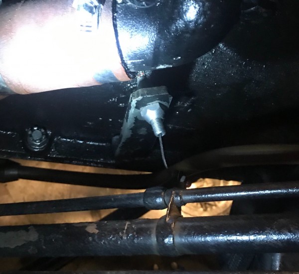 Throttle cable connection at throttle lever