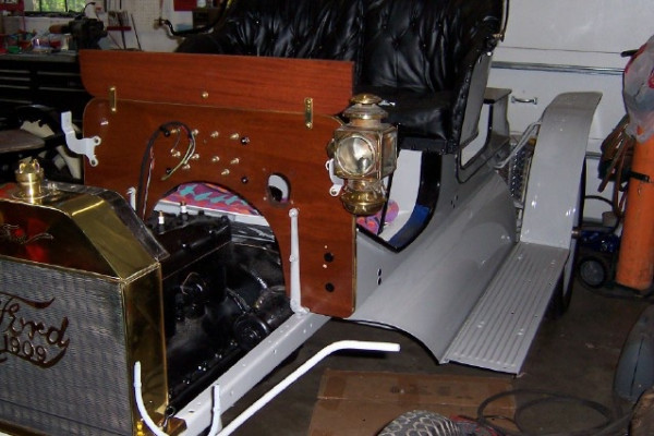 Install of dash filler Dec 06.jpg