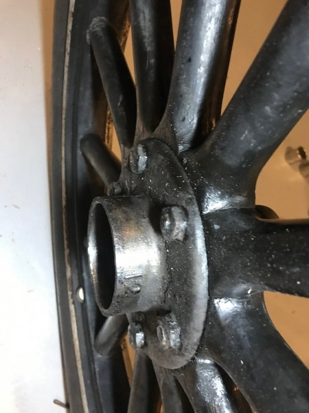 Wheel hub 4 small.jpg