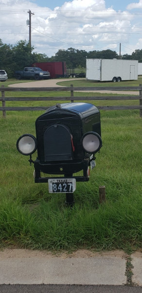 Ross Lilleker's mailbox.jpg