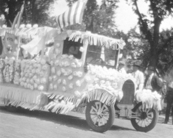 1926-parade1.jpg