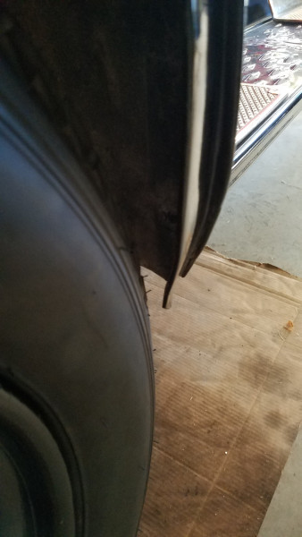 close up of the tire clearance issue with the fender