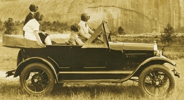 Ford_Motor_Co_Stills_04_StoneMountain (700x379) (690x374) (670x363) (669x362) (2).jpg