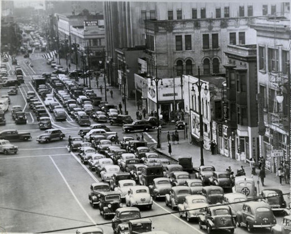 vintage-1946-bumper-to-bumper-traffic-los-angeles_1_ecd7aaed3b78930aa0dbf46d62689c6b.jpg