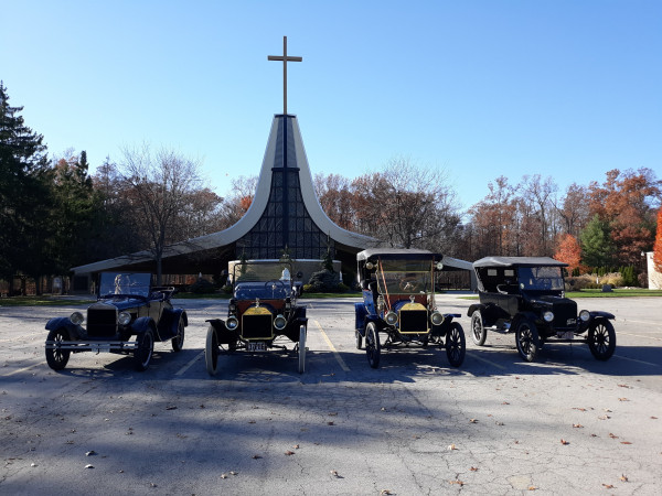 Today 4 of us took our last picnic tour of the season. Stopped at a local shrine along the way. We'll picnic there next year too!