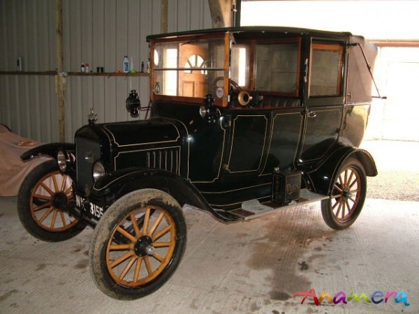 1916 Ford Town Car.jpg