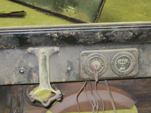 Model T-'22 Coupe dash Denny's.jpg