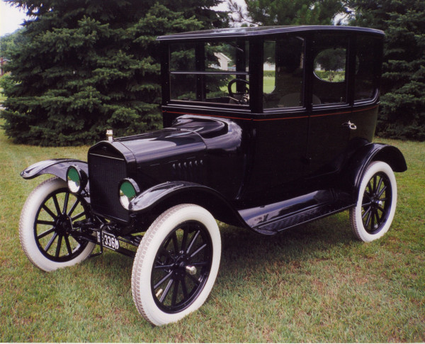 0069. 1921 Ford sedan.jpg