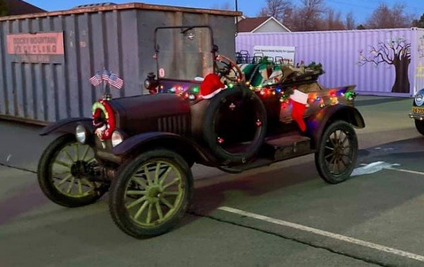 t in parade xmas 2 a.jpg