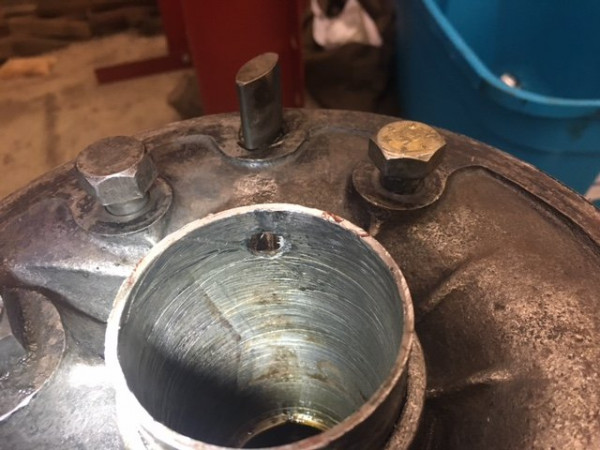 This is the axle tube where the sleeve inserts. It was very &quot;grooved&quot;.