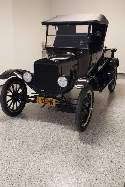 1925 Pickup in New Garage 2 (2).jpg