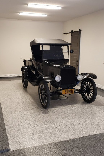 1925 Pickup in New Garage 3 (2).jpg