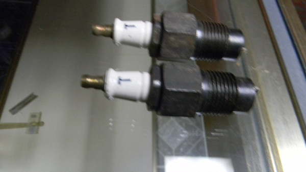 T PLUG 005.JPG