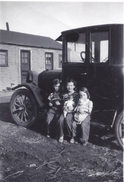 Billy's 25 T Cupe Bob Elaine and Neighbor.jpg