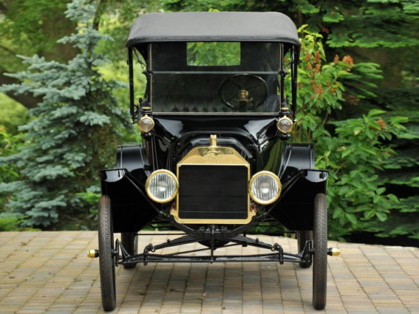 face142121-1915-ford-model-t-roadster-retro-fj-748x561.jpg