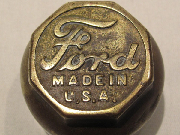 1915-1916 hubcap 2.jpg