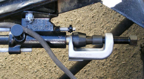 Tie rod puller on pitman arm.jpg