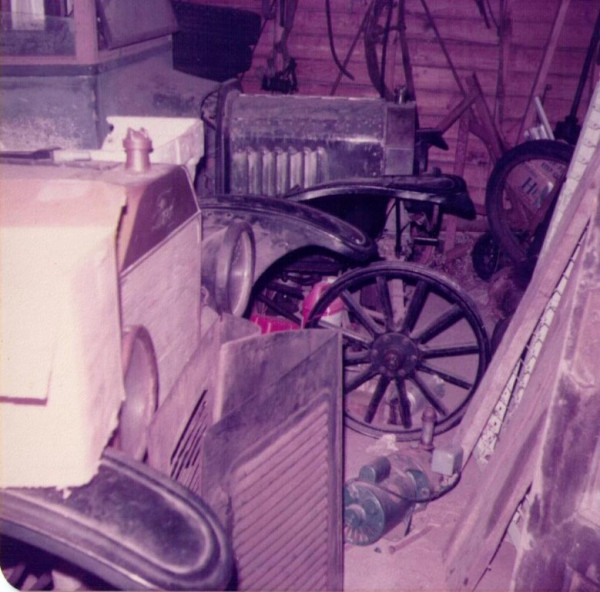 Dad's garage Jan 1978 Centerdoor.JPG