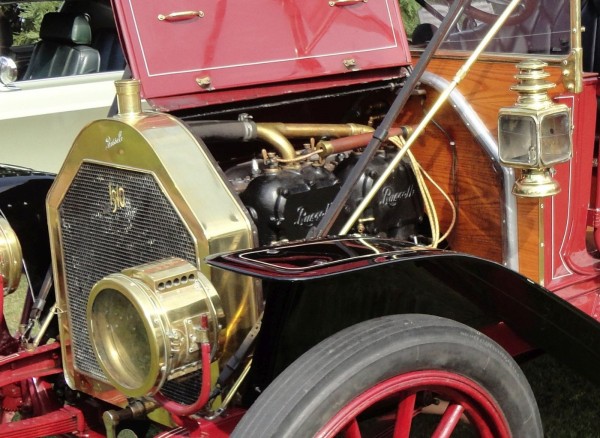 1910 Russell 30 engine.jpg