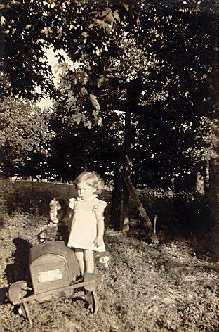 Mom&Mel&toycar.jpg