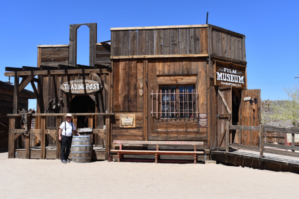 695C26A2-55AA-4A6F-852D-FF4DBB861011.jpeg (322.43 KiB) Viewed 2925 times Movie set