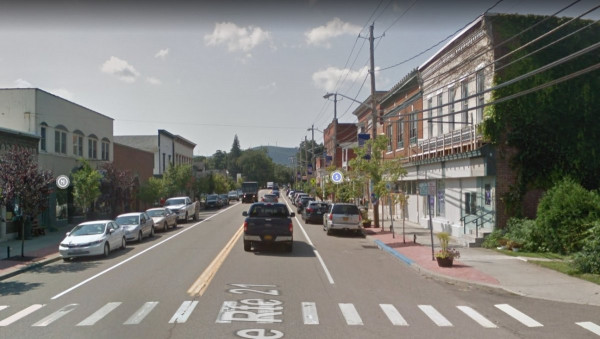 Main St Naples NY.jpg (130.3 KiB) Viewed 3341 times Naples, NY, Main Street facing SSW in the late morning hours.