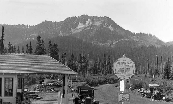 Stevens Pass Highway old.jpg (111.42 KiB) Viewed 3299 times Old