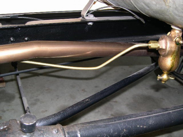 proper fuel line routing.jpg