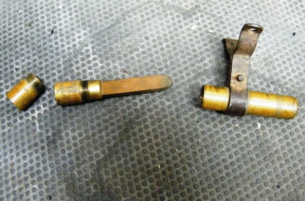 1914-1915 bulb horn bracket 1.jpg