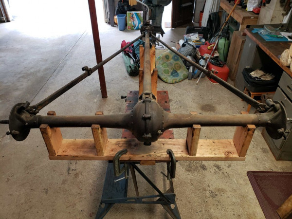 Another shot of the jig, the axle sits in it firmly.