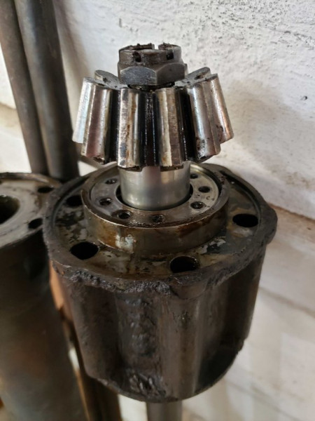 Pinion gear and spool.  Seems decent at first glance, will tell more once cleaned up.