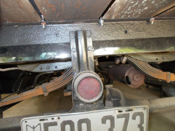 Tail light mount