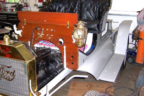 Install of dash filler Dec 06.jpg