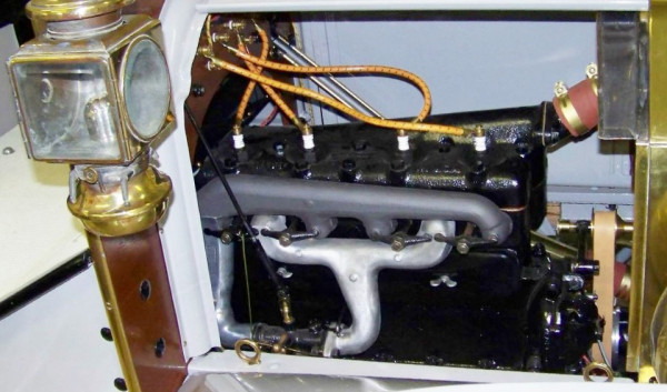 Engine compartment.jpg