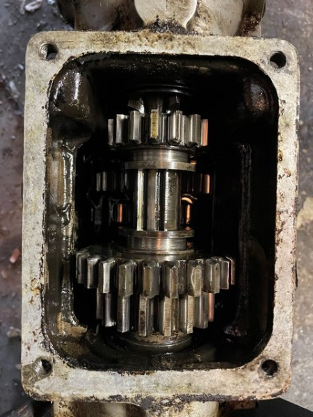 gearbox 02.jpg