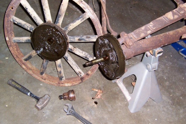 greasy wheel hub 50 forum.jpg