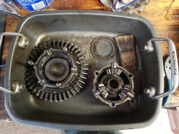 KitchenAid makes the best degreasing pans!  Ring gear and spider gears ready for cleaning.