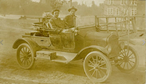 Pioneer telephone truck.JPG