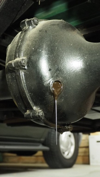 The real fun starts when I pull the rear end and drive shaft assembly out  for repair! I can feel some broken pieces of metal in there with my finger.